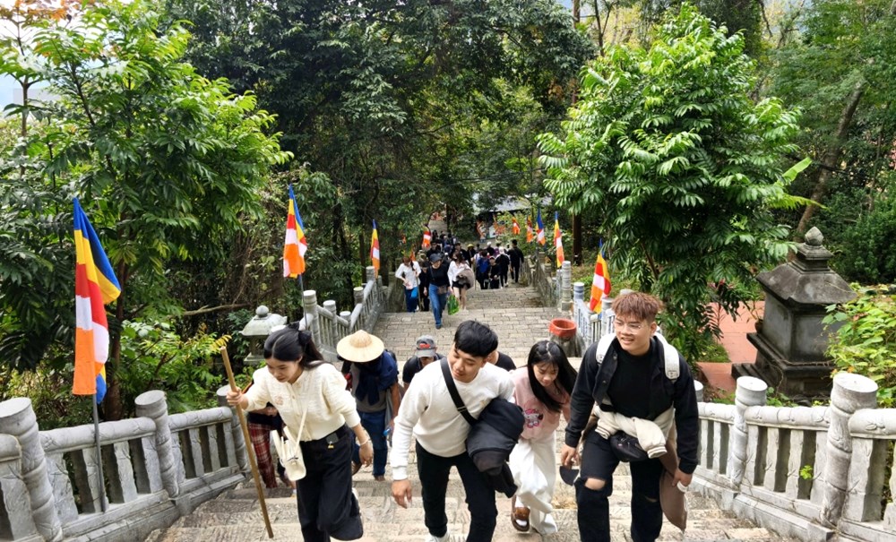 Yên Tử bước vào mùa lễ hội lớn nhất trong năm - ảnh 1