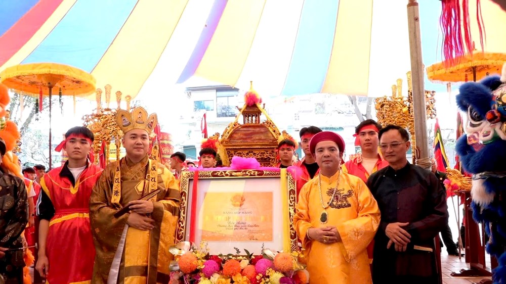 Linh thiêng lễ rước nước đền Rừng - ảnh 1