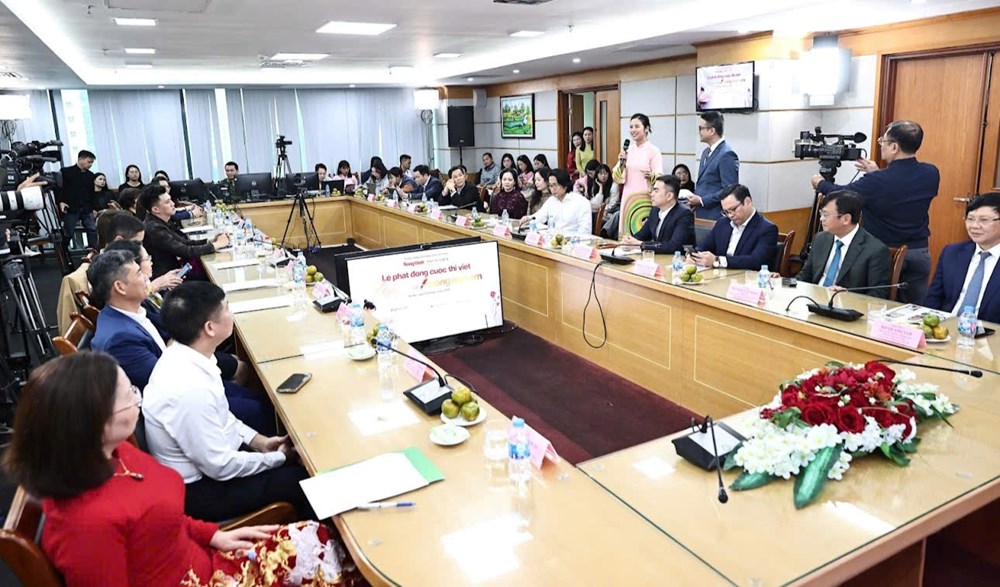 Phát động Cuộc thi viết “Ngày mai trong mắt em” - ảnh 2