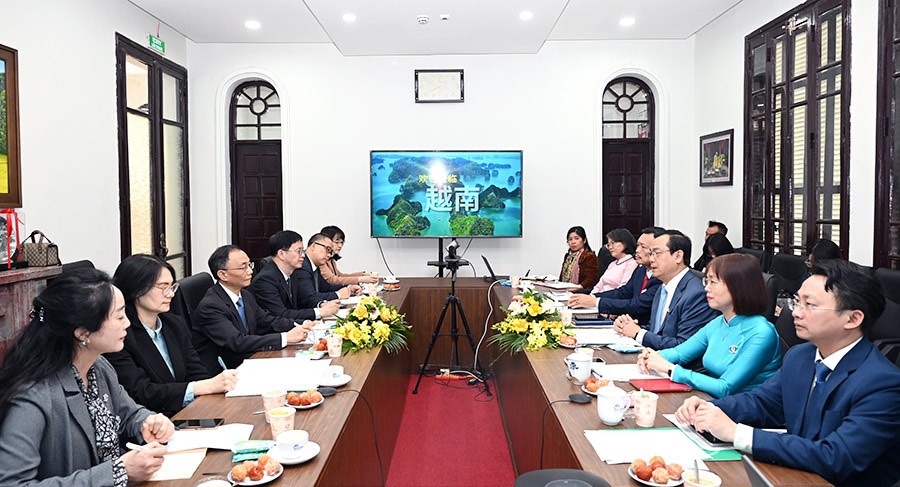 Đẩy mạnh trao đổi khách giữa Việt Nam và Trùng Khánh (Trung Quốc) - ảnh 1