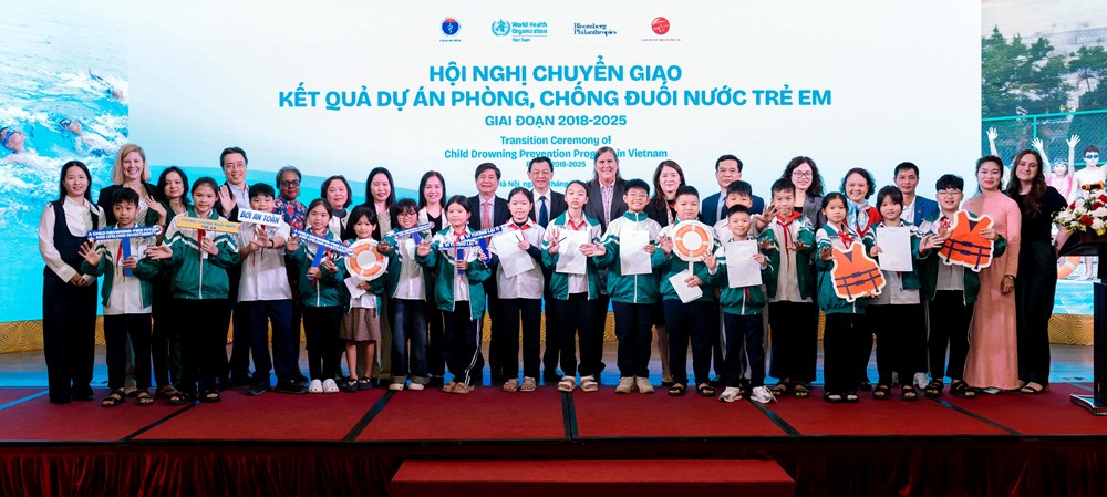 Dạy bơi cho trẻ em: Từ kỹ năng sinh tồn đến cam kết bảo vệ sự sống - ảnh 1