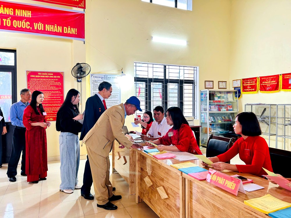 Quảng Ninh: Hơn một triệu cử tri nô nức trong Ngày hội non sông - ảnh 9