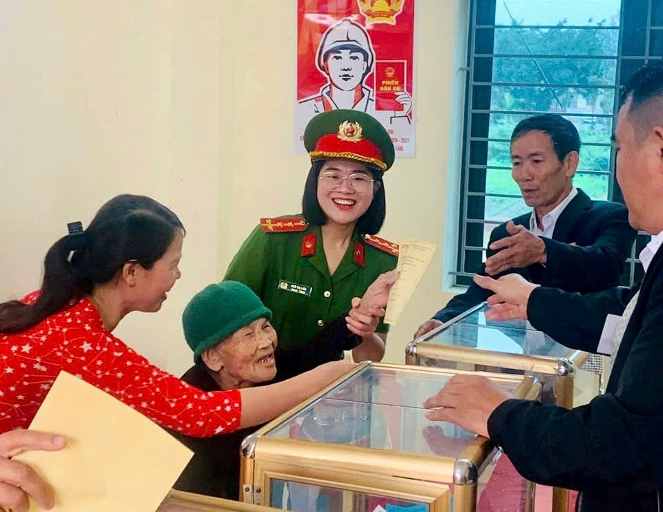 Quảng Ninh: Hơn một triệu cử tri nô nức trong Ngày hội non sông - ảnh 14