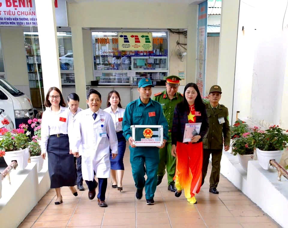 Những hòm phiếu bầu cử đặc biệt - ảnh 1