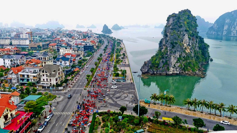 Hơn 34.000 người hưởng ứng Ngày chạy Olympic tại Quảng Ninh - ảnh 1