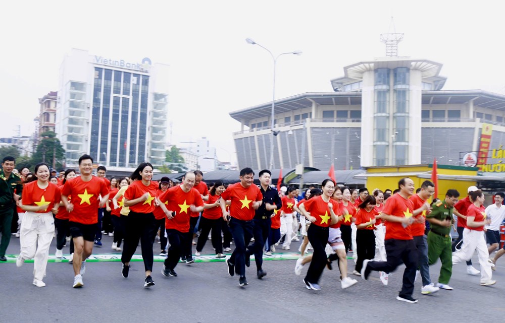 Hơn 34.000 người hưởng ứng Ngày chạy Olympic tại Quảng Ninh - ảnh 13