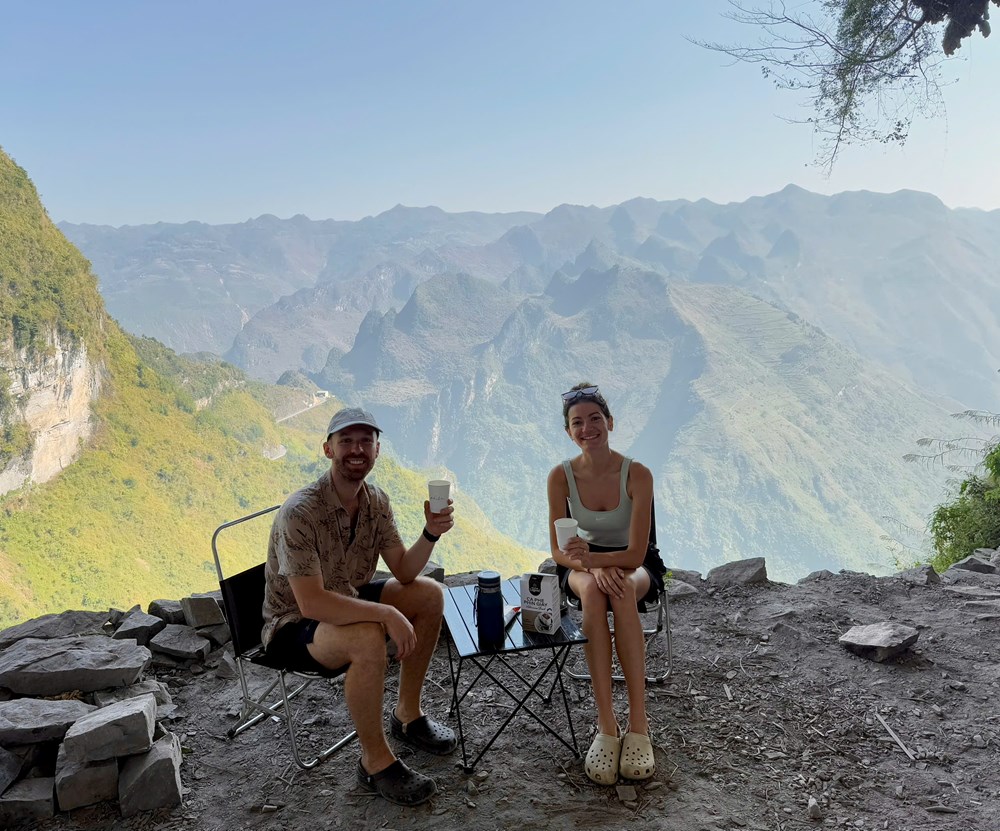 Đừng nhìn khách du lịch “Tây ba lô” qua ví tiền - ảnh 2