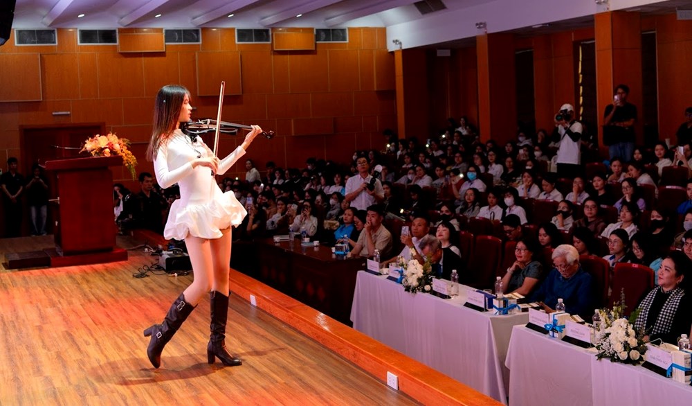 Hành trình từ những cuốn sách đến khát vọng kiến tạo tương lai - ảnh 4