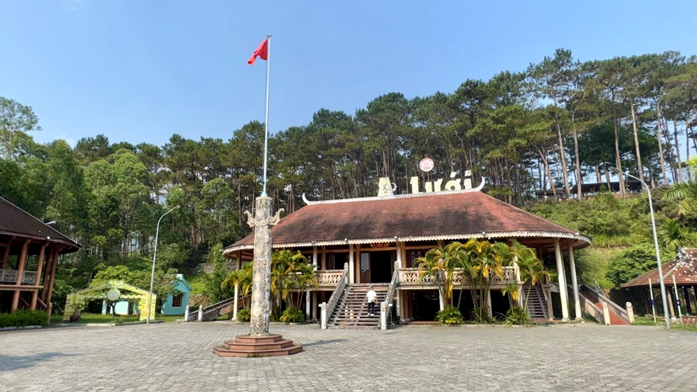 Hát dưới ánh trăng tan ở A Lưới - ảnh 2