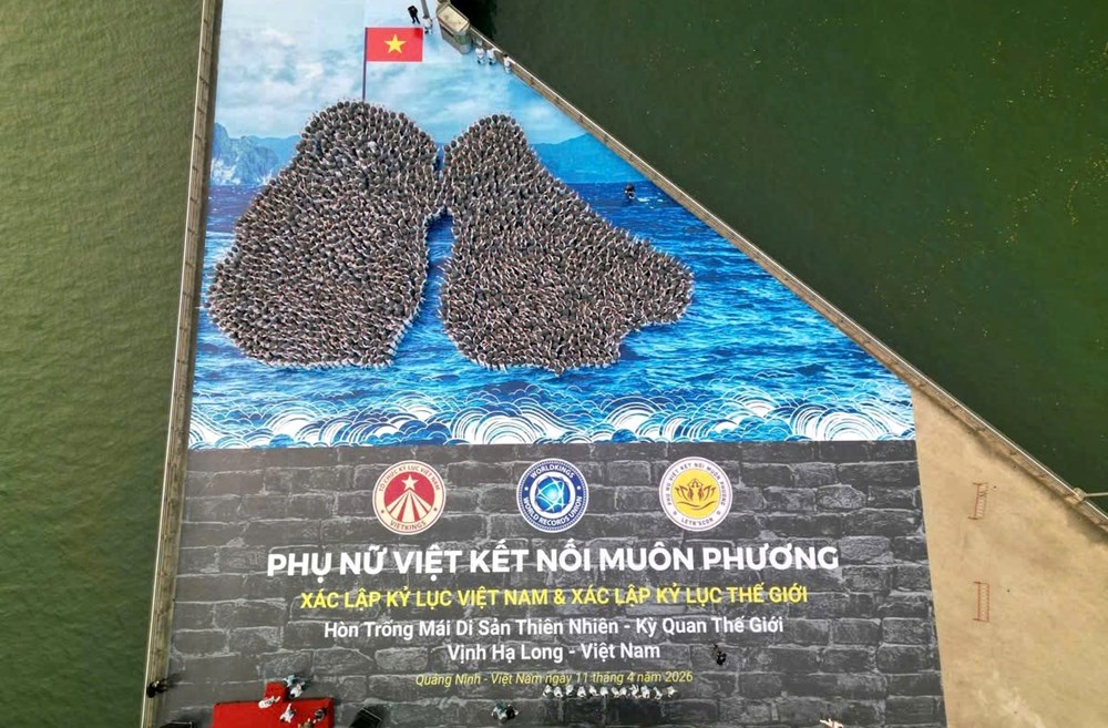 Áo dài Việt Nam tạo thành màn trình diễn kỷ lục bên bờ vịnh Hạ Long - ảnh 7