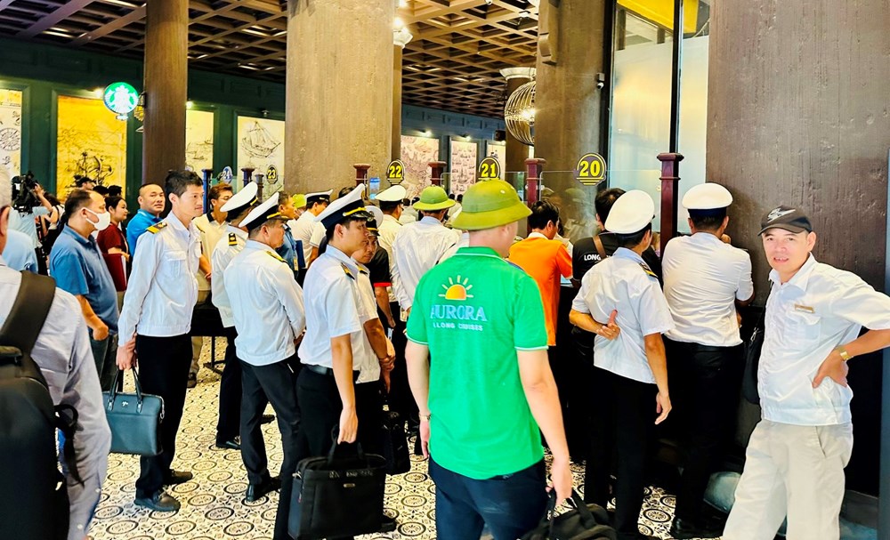 Một hành trình khám phá hai vịnh đẹp Hạ Long và Lan Hạ - ảnh 3