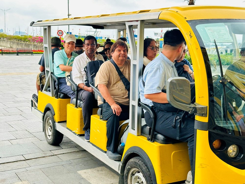 Một hành trình khám phá hai vịnh đẹp Hạ Long và Lan Hạ - ảnh 5