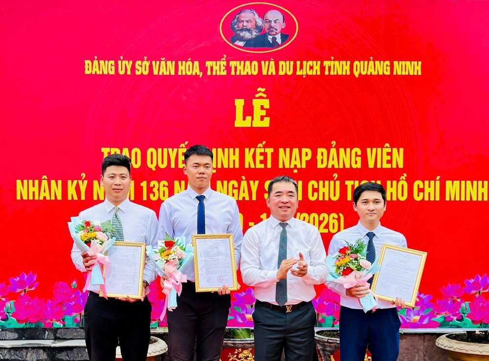 Trang nghiêm Lễ trao quyết định kết nạp đảng viên tại đảo Cô Tô - ảnh 1
