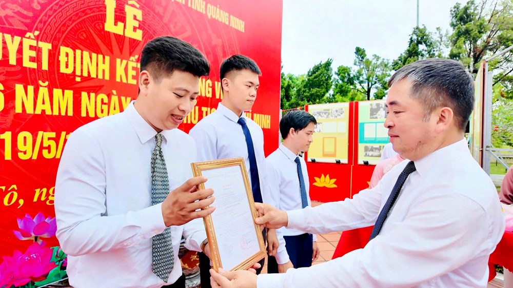 Trang nghiêm Lễ trao quyết định kết nạp đảng viên tại đảo Cô Tô - ảnh 2