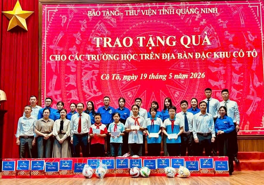 Trang nghiêm Lễ trao quyết định kết nạp đảng viên tại đảo Cô Tô - ảnh 3