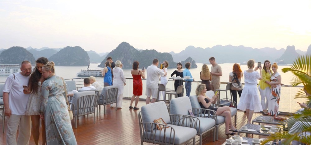 Việt Nam lần đầu tiên đón 10,6 triệu lượt khách quốc tế sau 5 tháng - ảnh 1