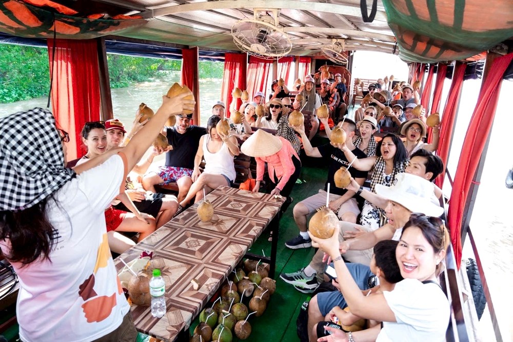 Không được lợi dụng hoạt động du lịch để đưa người ra nước ngoài trái phép - ảnh 2