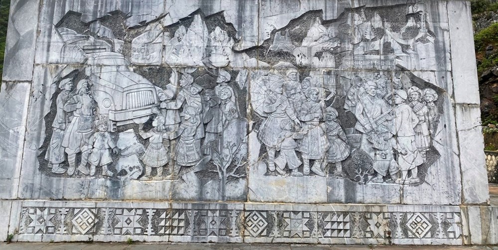 Cụm tượng đài Thanh niên xung phong mở đường Hạnh Phúc được công nhận điểm du lịch - ảnh 3