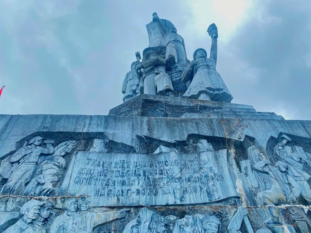 Cụm tượng đài Thanh niên xung phong mở đường Hạnh Phúc được công nhận điểm du lịch - ảnh 1