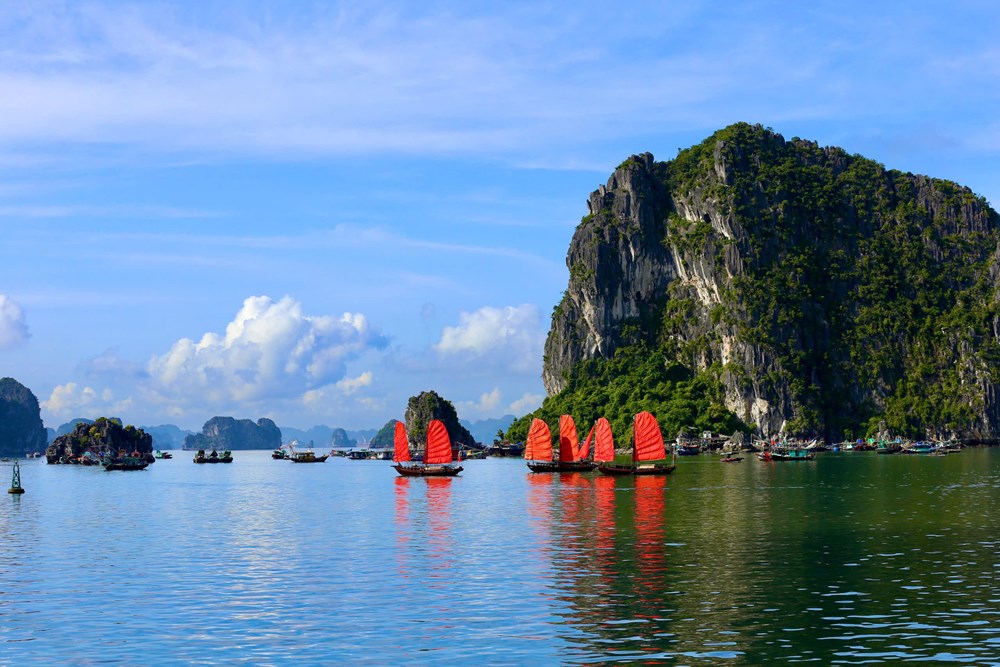 Quảng Ninh tạo mùa du lịch mới bằng chuỗi trải nghiệm liên tục - ảnh 1