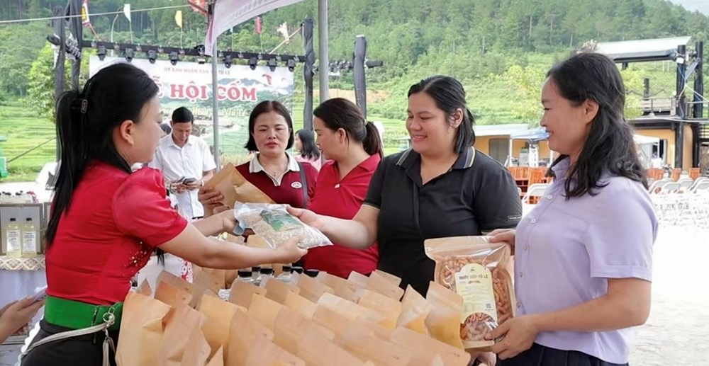 Lễ hội Cốm Tú Lệ mở rộng cơ hội phát triển sản phẩm gắn với du lịch - ảnh 1