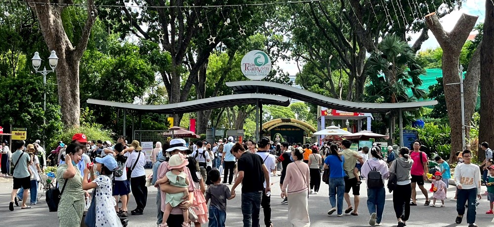 TP.HCM dẫn đầu cả nước về lượng khách và doanh thu du lịch - ảnh 1