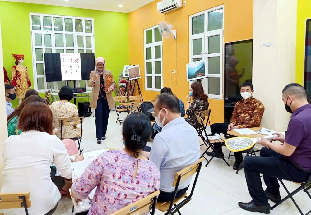 Tôn vinh ngôn ngữ, lan tỏa giá trị văn hóa Indonesia - ảnh 4