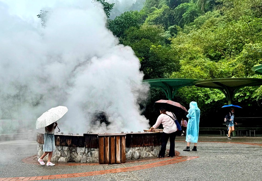 Núi Thái Bình ngày mưa, bước giữa mùa lá đỏ - ảnh 5