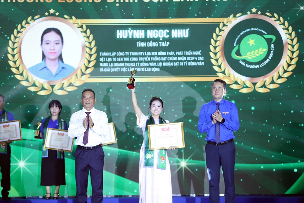 Vinh danh 30 nhà nông trẻ, xuất sắc - ảnh 11