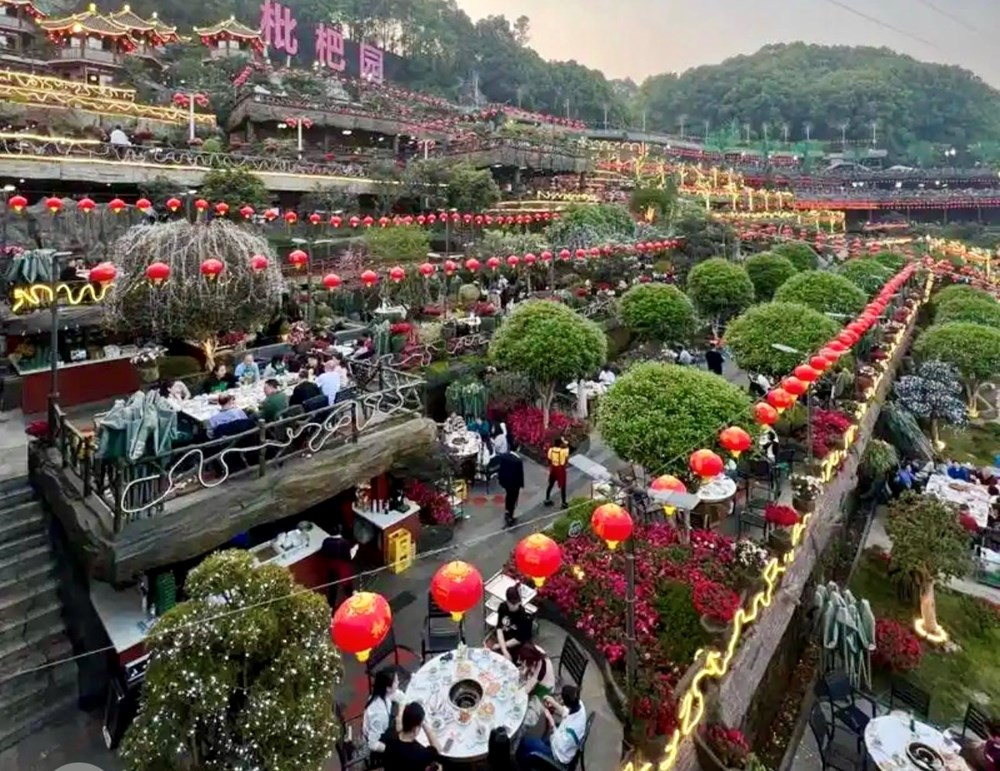 Người Trung Quốc trả 7,4 tỉ đô la cho “kinh tế đồng hành“ - ảnh 1