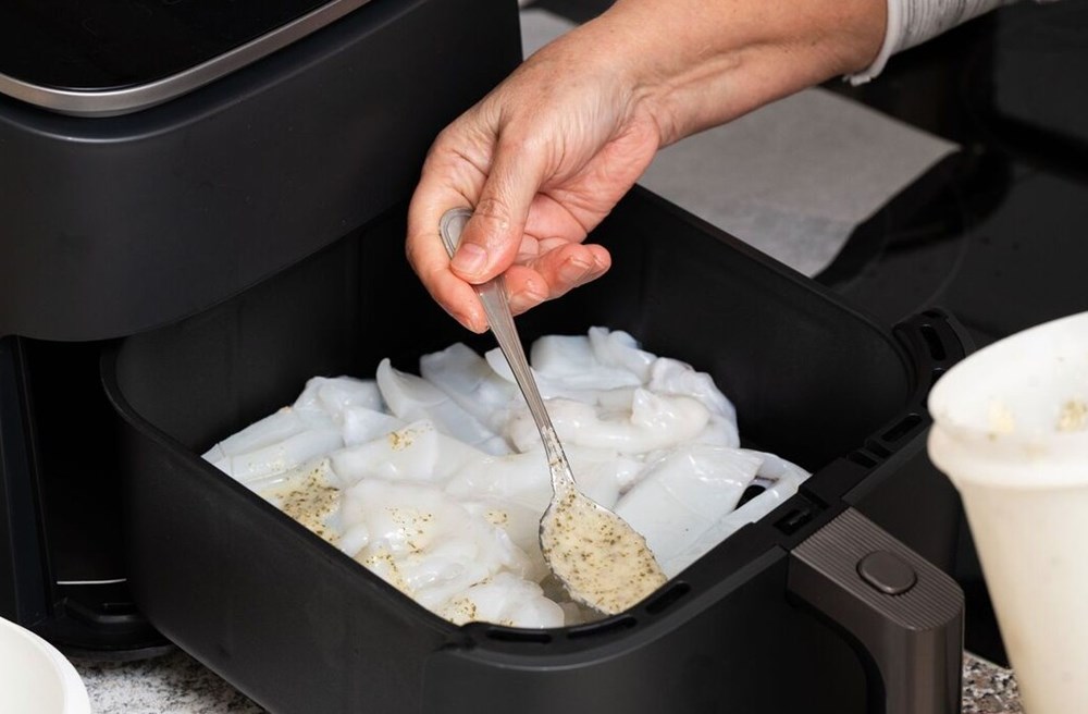 Đọc bài viết này xong, tôi ngỡ ngàng nhận ra mình đã dùng nồi chiên không dầu sai cách suốt cuộc đời - ảnh 2