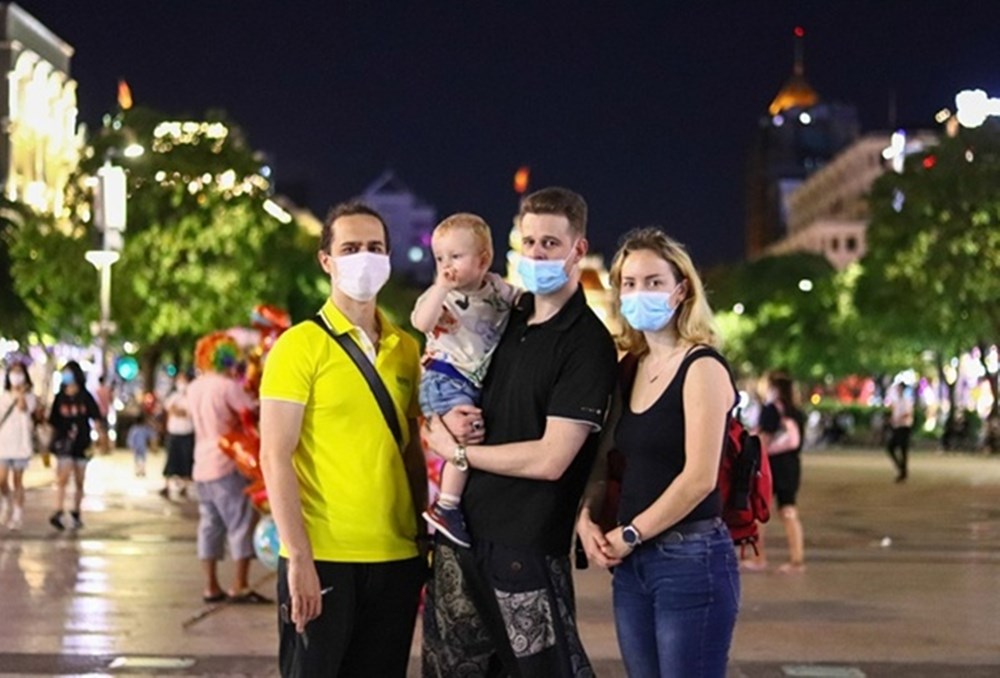 Khách Tây kể lại trải nghiệm lúc 1h sáng giữa thủ đô rồi đưa ra quyết định bất ngờ này - ảnh 1