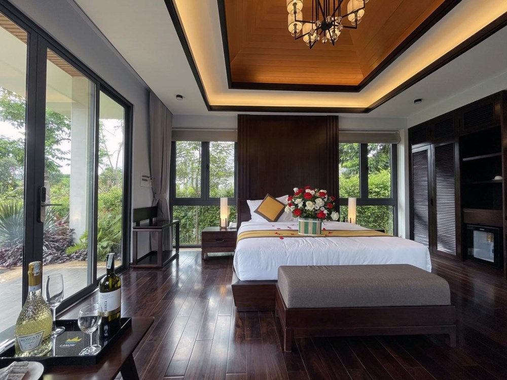 Bức tranh “thi vị” bên hồ Vua Lê - ảnh 2