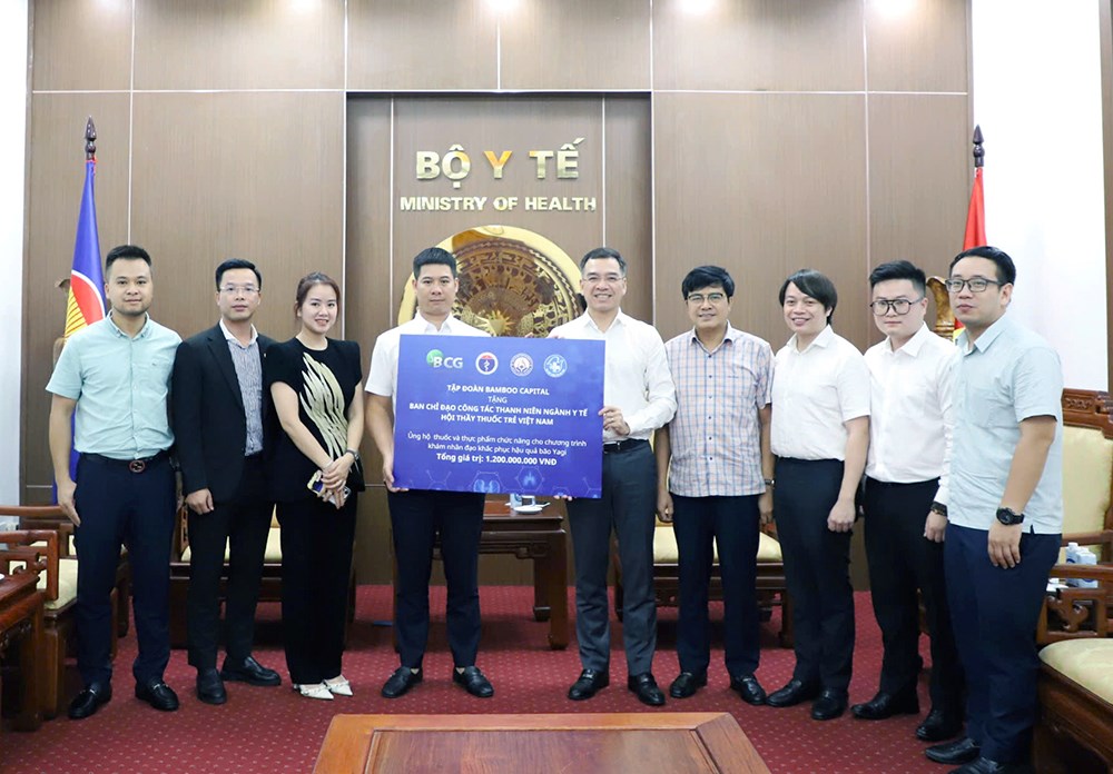 Tập đoàn Bamboo Capital tặng thuốc và thực phẩm chức năng cho người dân ảnh hưởng bởi bão Yagi - ảnh 1