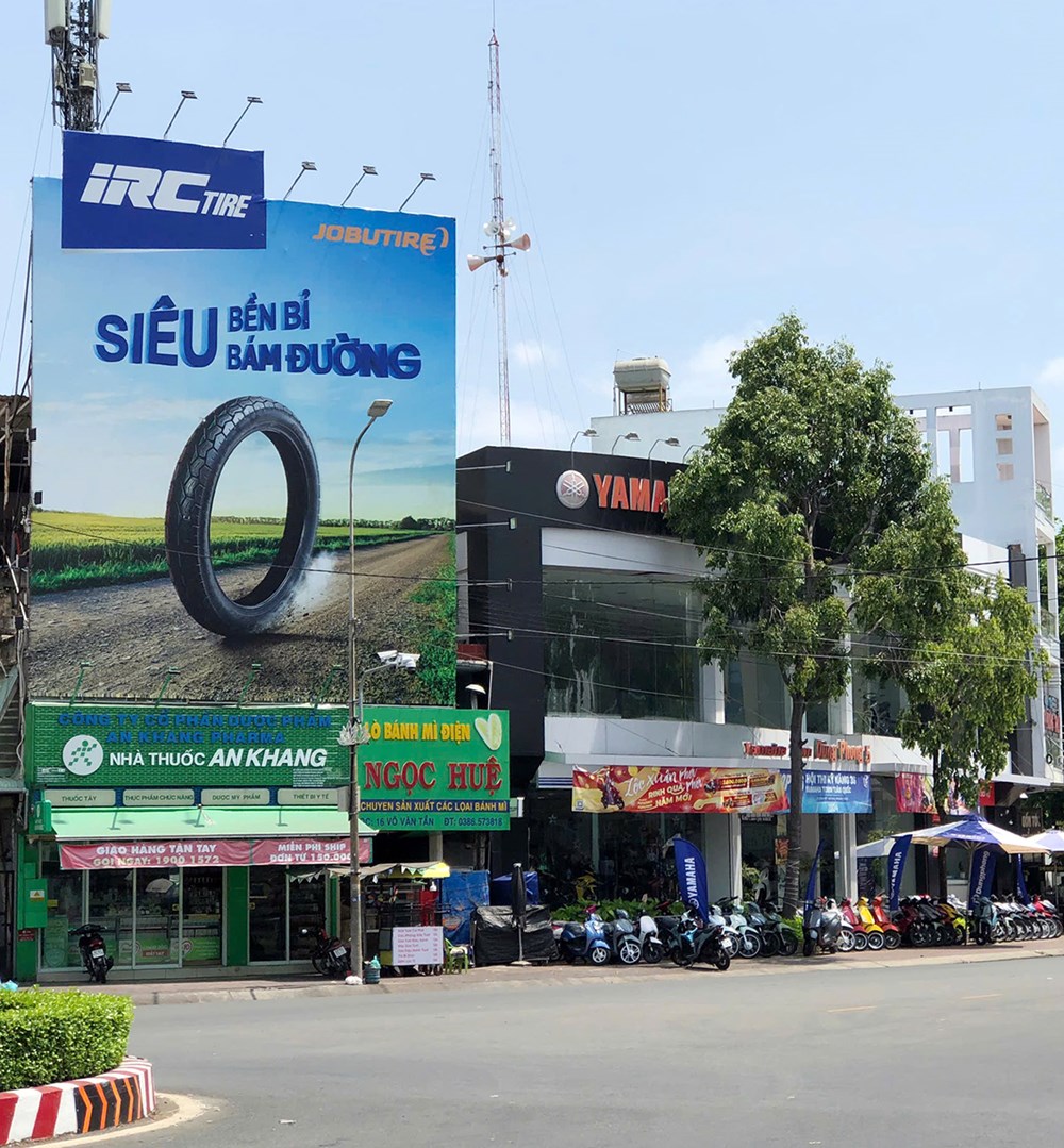 Tổ chức đợt cao điểm kiểm tra công trình quảng cáo sai phạm - ảnh 1