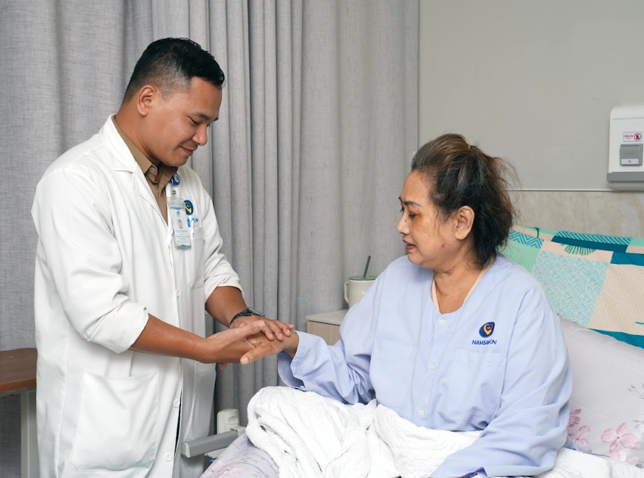 Cứu sống người phụ nữ bị ong vò vẽ đốt 70 vết, gây sóc phản vệ - ảnh 2