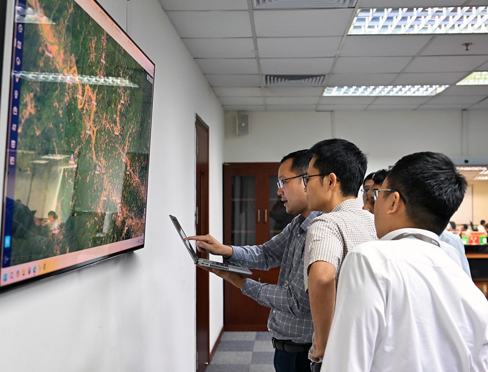 Đảm bảo sóng viễn thông liên lạc tại khu vực ngập lụt ở Nghệ An - ảnh 1