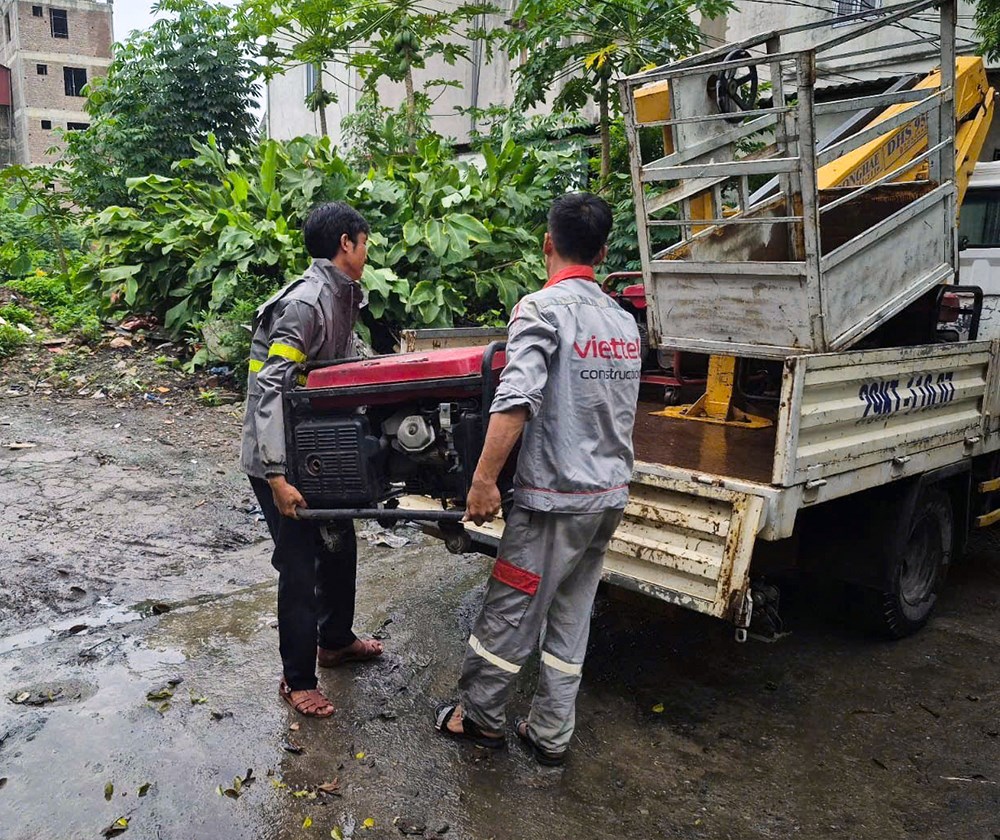 Đảm bảo sóng viễn thông liên lạc tại khu vực ngập lụt ở Nghệ An - ảnh 2