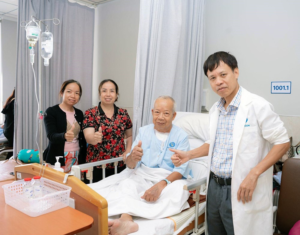 Cắt bỏ khối u khổng lồ, giành lại sự sống cho cụ ông 75 tuổi - ảnh 5