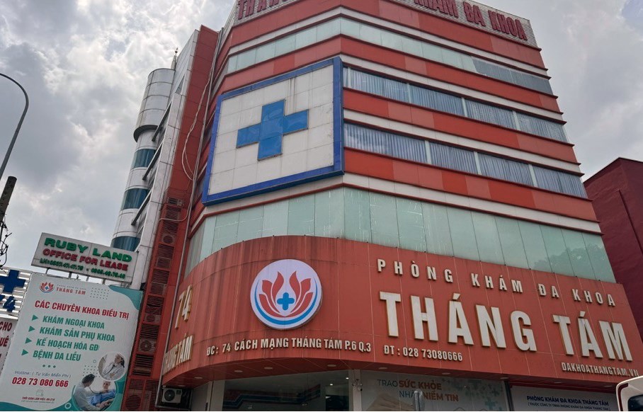 Nhiều phòng khám thuộc “danh sách đen” vẫn “móc túi” người bệnh - ảnh 2