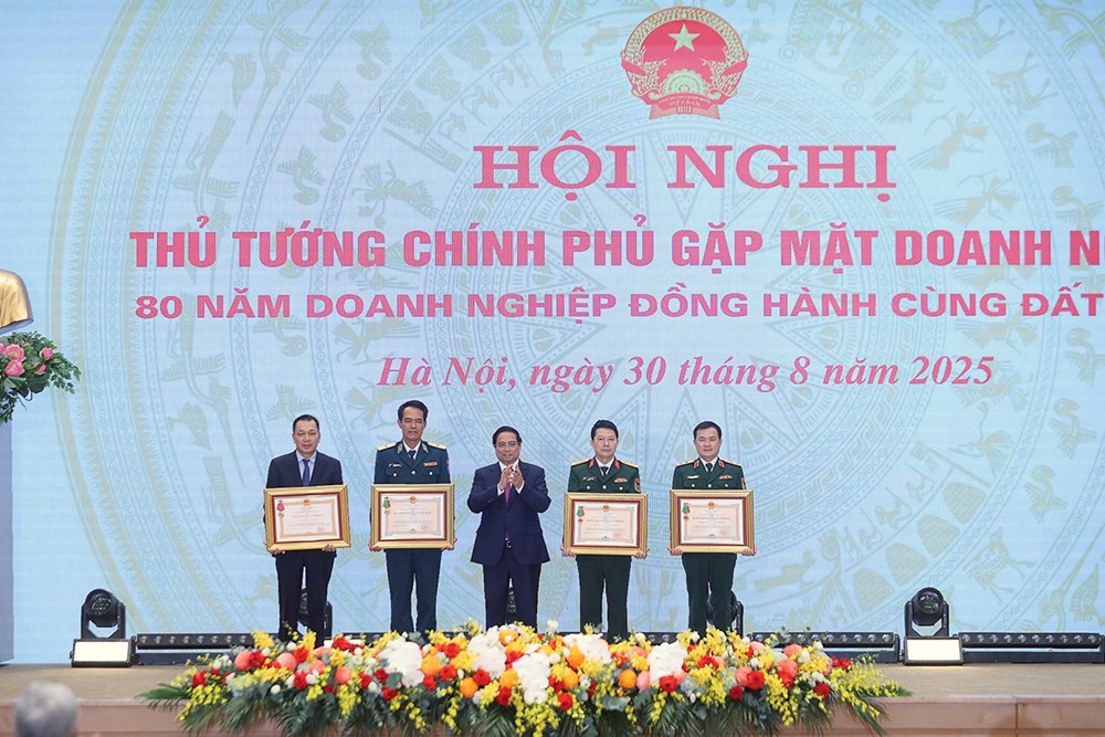 Viettel nhận Huân chương Bảo vệ Tổ quốc hạng Nhất lần thứ 2 - ảnh 1