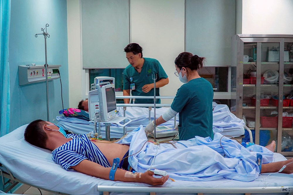 Căng thẳng chuyến bay cấp cứu vượt bão xuyên đêm từ Trường Sa về đất liền  - ảnh 6