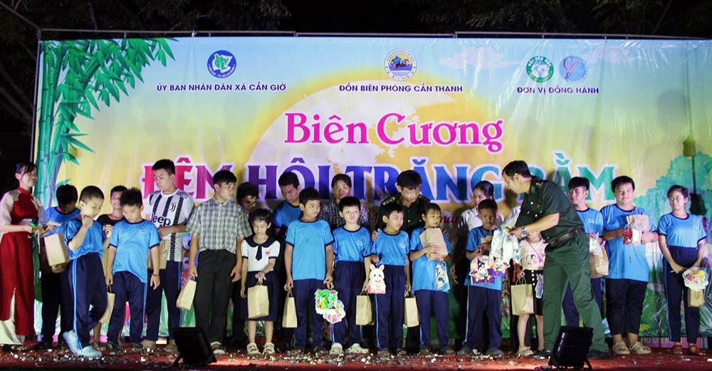 Ấm áp Chương trình “Biên cương - Đêm hội trăng rằm”  - ảnh 2