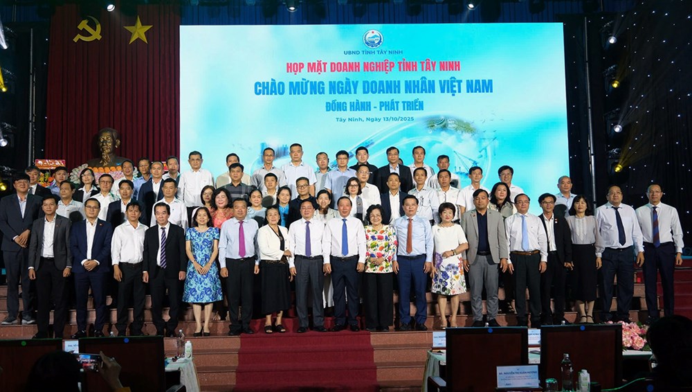 Nghĩa cử nhân văn tại sự kiện họp mặt doanh nghiệp tỉnh Tây Ninh - ảnh 1