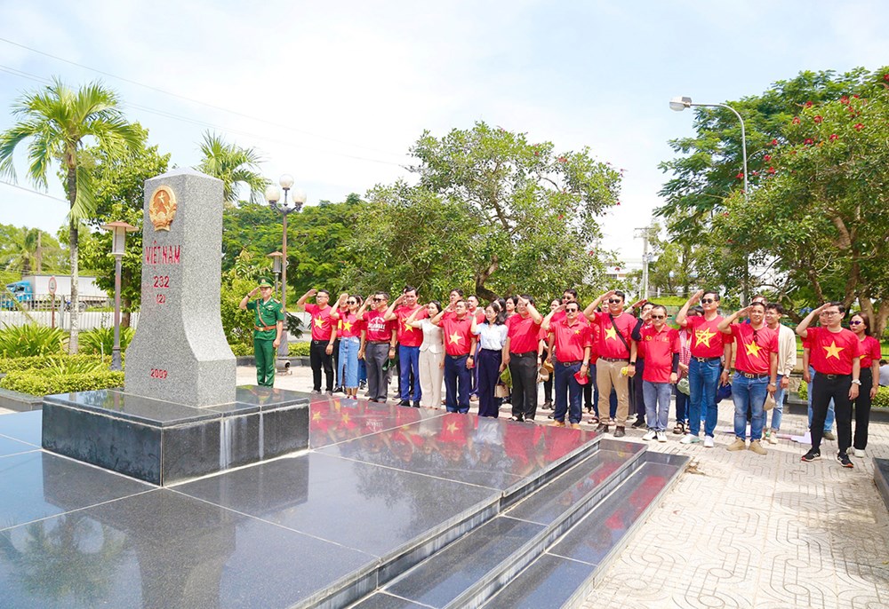 Khai thác tiềm năng du lịch vùng biên giới Tây Nam - ảnh 3