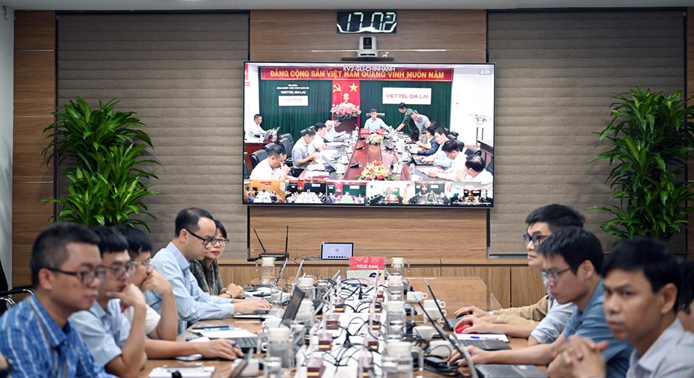 Viettel kích hoạt toàn bộ hệ thống mạng lưới ứng phó bão số 13 - ảnh 1