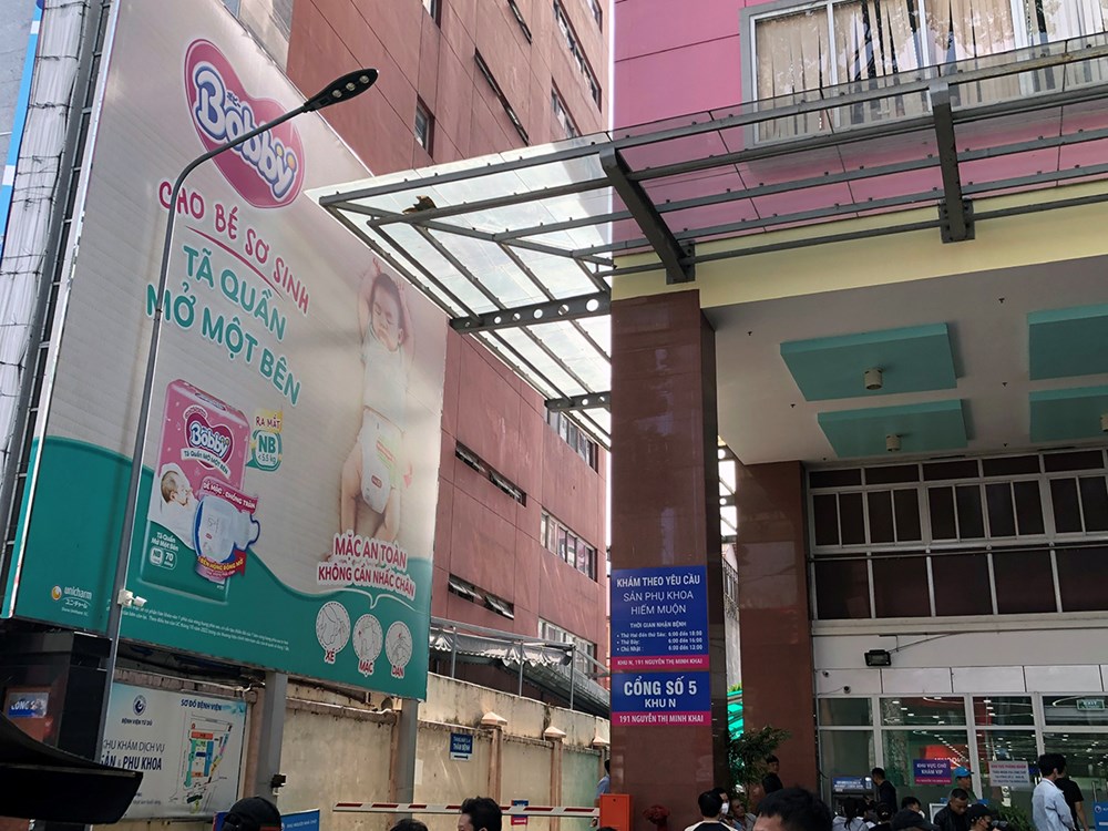 TP.HCM: Quảng cáo sữa, tã “tấn công” bệnh viện - ảnh 3
