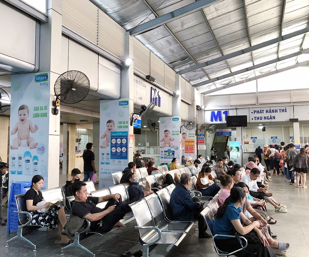 TP.HCM: Quảng cáo sữa, tã “tấn công” bệnh viện - ảnh 2