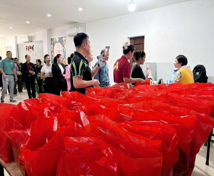 Herbalife Việt Nam tiếp tục ủng hộ đồng bào vùng bị lũ lụt - ảnh 5