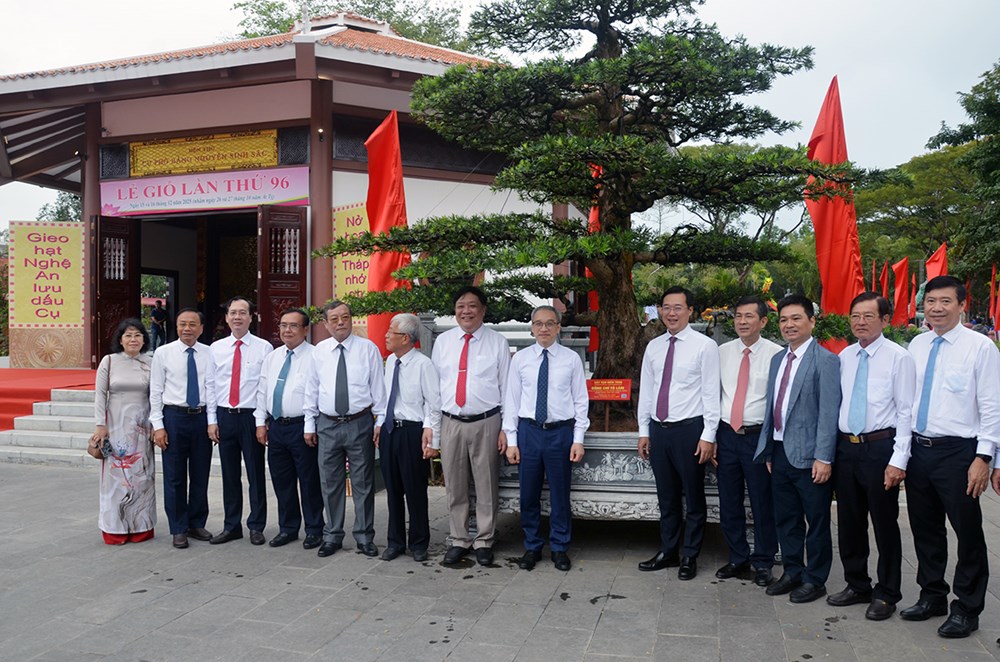 Mộ cụ Phó bảng Nguyễn Sinh Sắc đón nhận Bằng xếp hạng Di tích quốc gia đặc biệt - ảnh 1